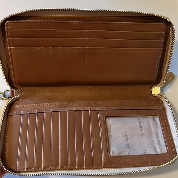 Michael Kors Jet Set Paisley Continental Zip Wallet - Picture 3 of 7